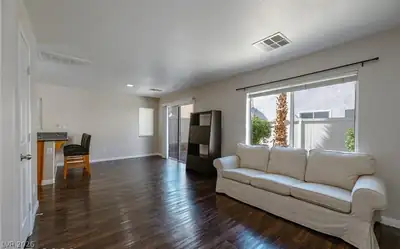 9506 Milkweed Canyon Avenue Living Room