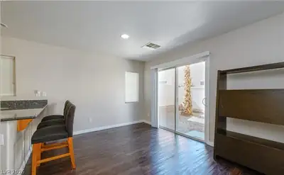 9506 Milkweed Canyon Avenue Dining Area