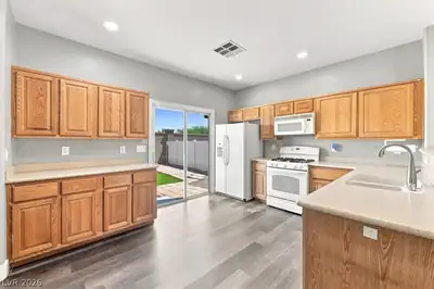 9466 Marshall Creek Street Kitchen