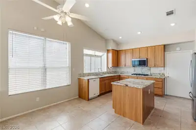 9034 Ridgepointe Way Kitchen