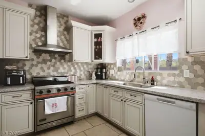 200 Oella Ridge Court Kitchen