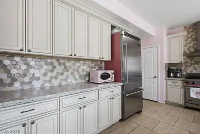 200 Oella Ridge Court Kitchen