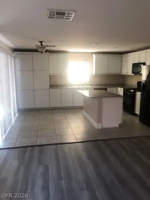 298 FAIRWAY WOODS Drive Kitchen