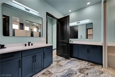 137 Mirage View Drive Primary Bathroom