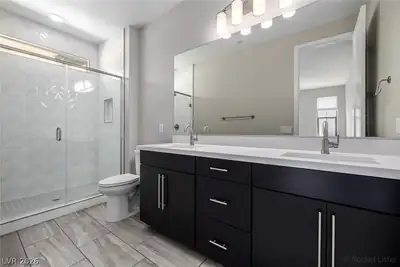 12 Kimberlite Drive Primary Bathroom