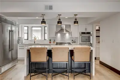 828 Vegas Valley Drive Kitchen