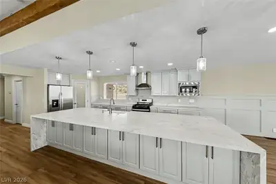 562 Lake Michigan Lane Kitchen