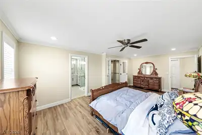 562 Lake Michigan Lane Primary Bedroom
