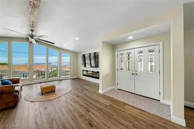 562 Lake Michigan Lane Living Room