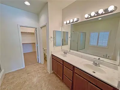 5225 Lilia Avenue Primary Bathroom