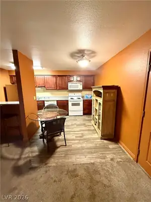 5041 RIVER GLEN Drive 94 Dining Area