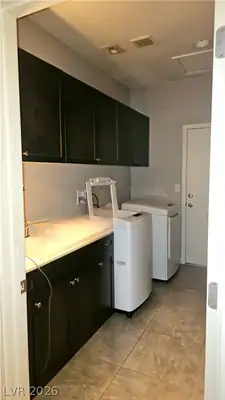 11211 Carlin Farms Street Laundry