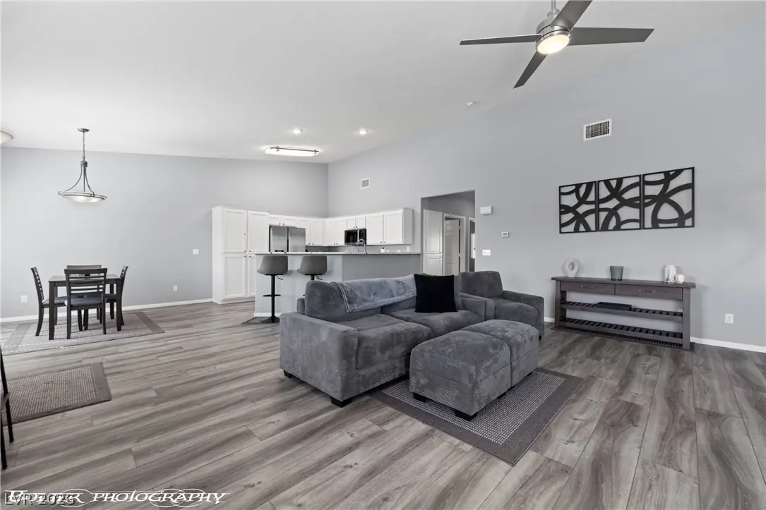 517 West Mesquite Boulevard 324