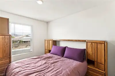 2554 Petunia Garden Avenue Bedroom