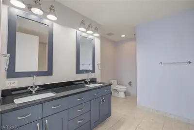 4525 Dean Martin Drive 2211 Primary Bathroom