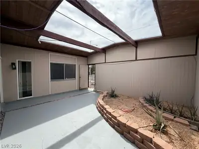 4512 Exposition Avenue Courtyard