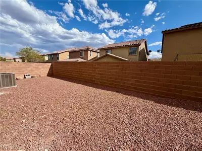 1129 Autumn Grass Street Yard