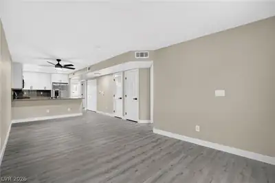2106 Sleepy Court Living Room