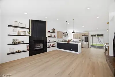 1707 Foxglove Drive Living Room