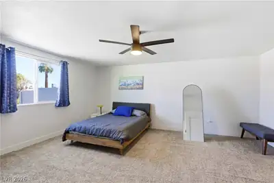 1945 Palma Vista Avenue Bedroom