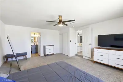 1945 Palma Vista Avenue Primary Bedroom