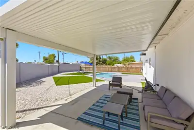 1945 Palma Vista Avenue Patio
