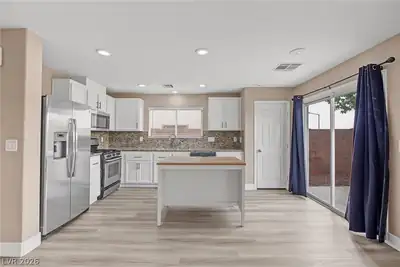 11705 Grotta Azzurra Avenue Kitchen