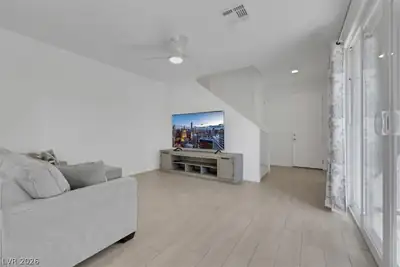 892 Cottonwood Hill Place Living Room