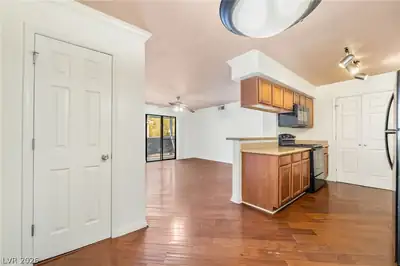 3135 South MOJAVE Road 227 Kitchen