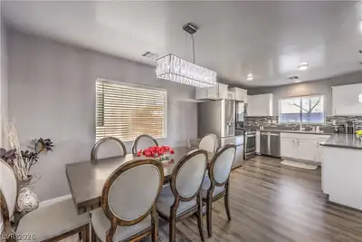 9062 Mackanos Avenue Dining Area