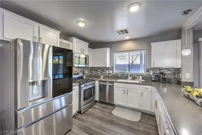 9062 Mackanos Avenue Kitchen