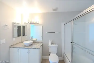 2605 Glen Green Avenue Primary Bathroom