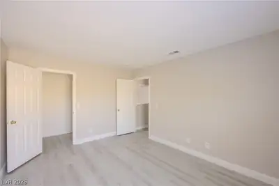 2605 Glen Green Avenue Bedroom