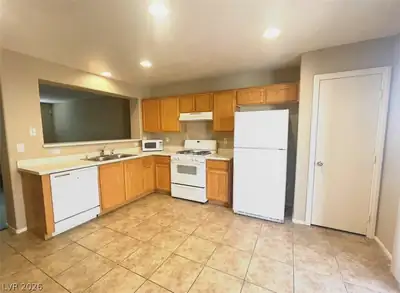 10408 COFFEE GRINDER Court 0 Kitchen