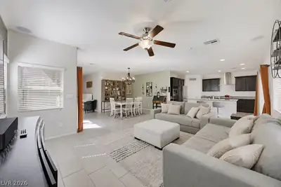 9138 Irish Elk Avenue Living Room