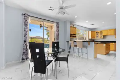 32 Cascade Lake Street Dining Area