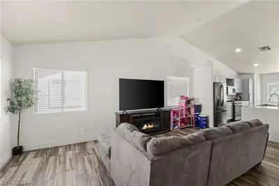 5438 Iberville Street Living Room