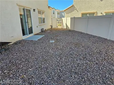 6283 Sunset Spring Avenue Yard
