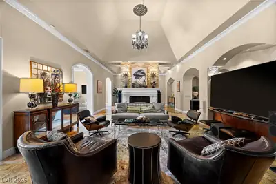 5067 Mountain Foliage Drive Living Room