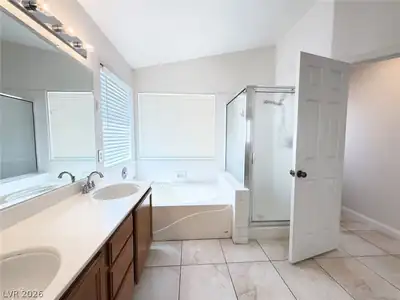 10420 Prime View Court Primary Bathroom