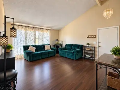 4490 Margarete Avenue Living Room