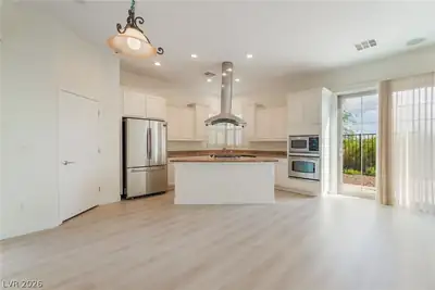 9157 Tudor Park Place Kitchen