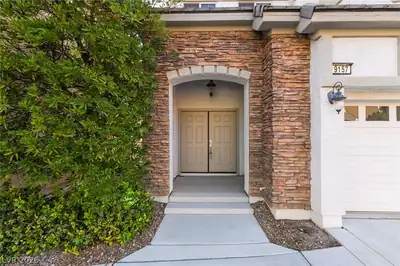 9157 Tudor Park Place Entry