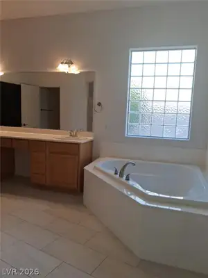 1381 Romanesca Drive Primary Bathroom