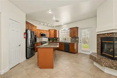 1424 Clipperton Avenue Kitchen
