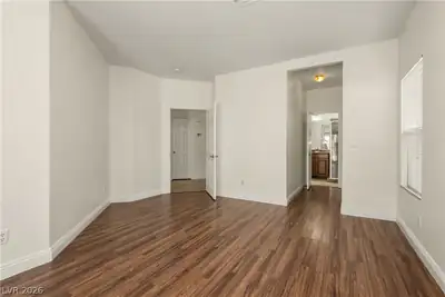 1424 Clipperton Avenue Bedroom