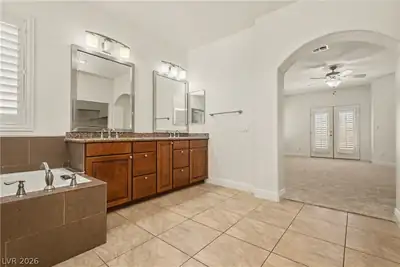 1424 Clipperton Avenue Primary Bathroom