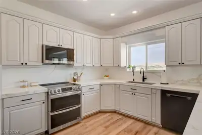 4362 Thistle Street Kitchen