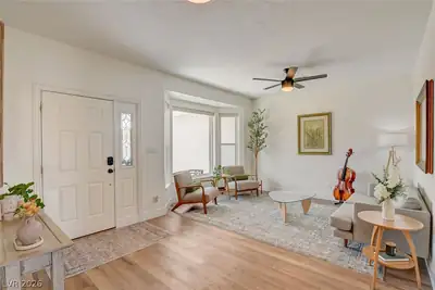 4362 Thistle Street Living Room