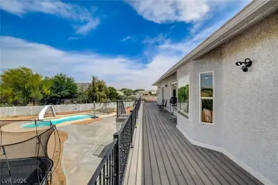 4362 Thistle Street Patio